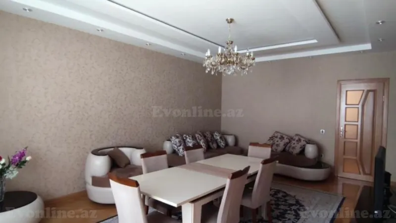 Bakı, Binəqədi r., Memar Əcəmi m., 9-cu mikrorayonda 4 otaqlı mənzil satılır