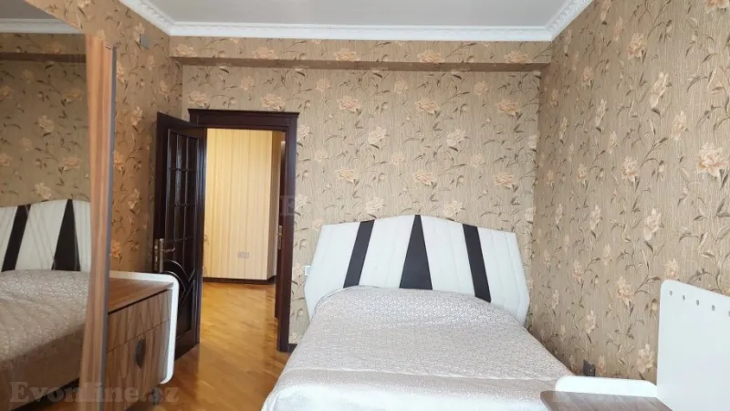 Kirayə verilir 3 otaqlı Mənzil Yeni tikili 130 m² Nizami m.