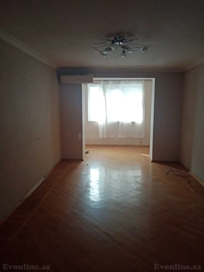 Satılır 3 otaqlı Mənzil Köhnə tikili 70 m² İnşaatçılar m.