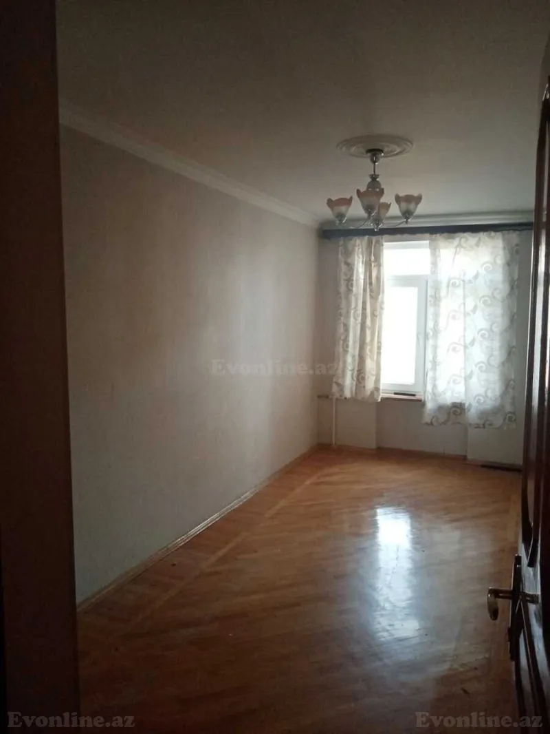 Satılır 3 otaqlı Mənzil Köhnə tikili 70 m² İnşaatçılar m. - şəkil 2