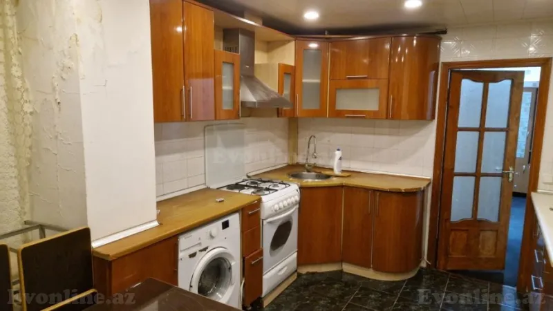 Kirayə verilir 3 otaqlı Mənzil Köhnə tikili 90 m² Sabunçu r.