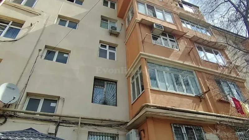 Satılır 2 otaqlı Mənzil Köhnə tikili 60 m² Qara Qarayev m. - şəkil 10