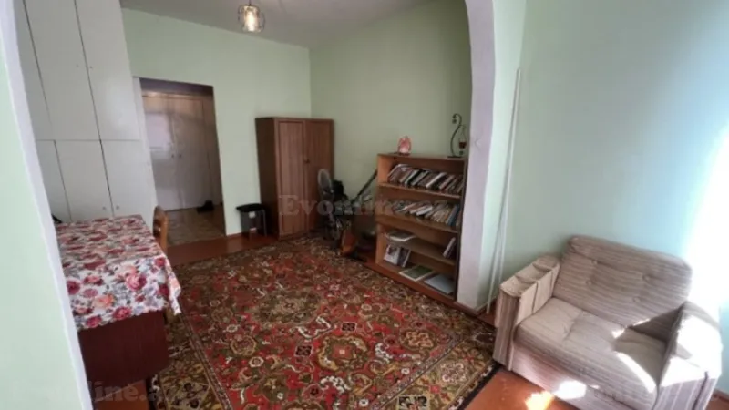 Satılır 3 otaqlı Mənzil Köhnə tikili 72 m² Elmlər Akademiyası m.