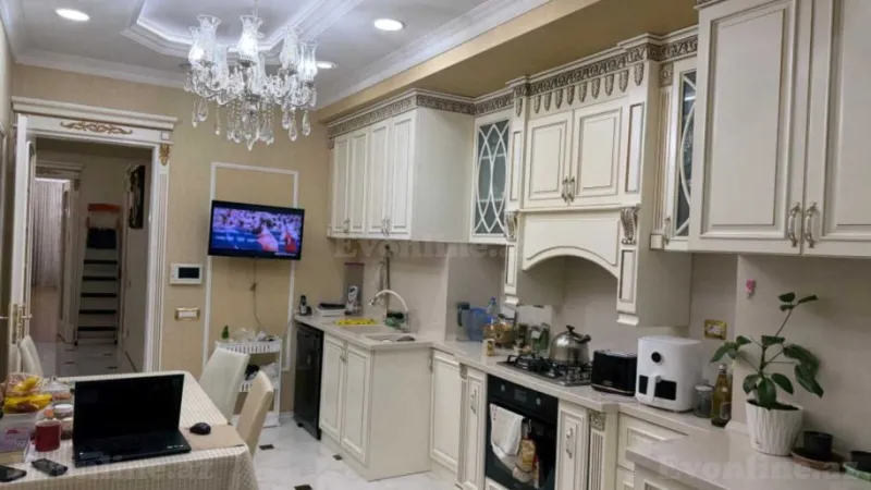 Satılır 4 otaqlı Mənzil Yeni tikili 180 m² Nəsimi r. - şəkil 8