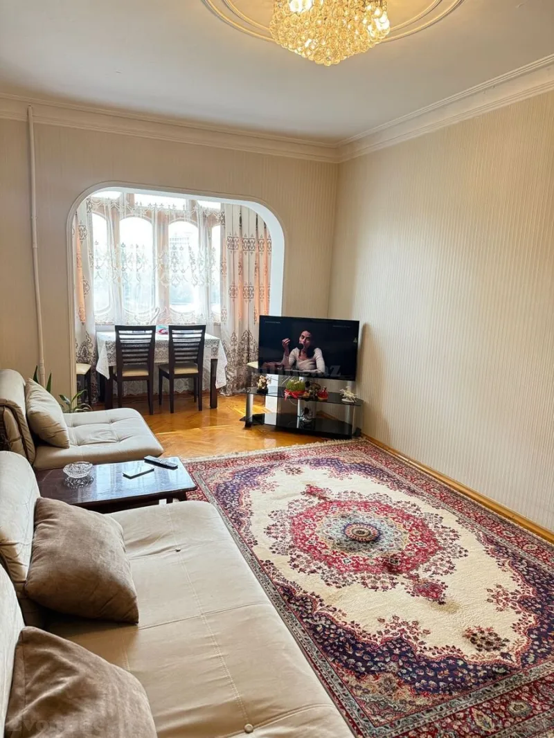 Satılır 3 otaqlı Mənzil Köhnə tikili 90 m² Azadlıq prospekti m.