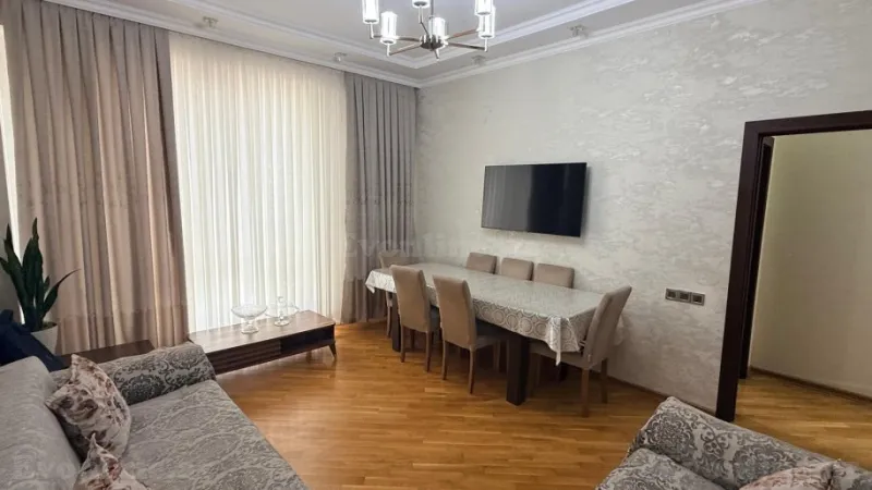 Bakı, Nəsimi r., Memar Əcəmi m., 2-ci mikrorayonda 3 otaqlı mənzil satılır