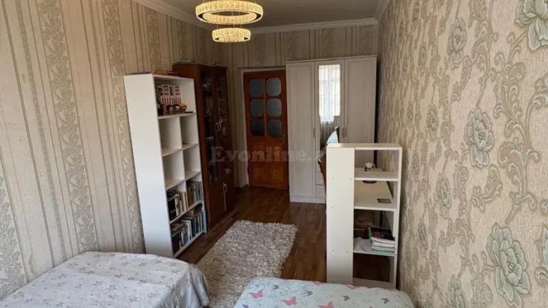 Satılır 3 otaqlı Mənzil Köhnə tikili 80 m² İnşaatçılar m. - şəkil 3