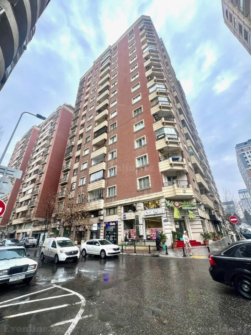Satılır Ofis 700 m² 28 May m.