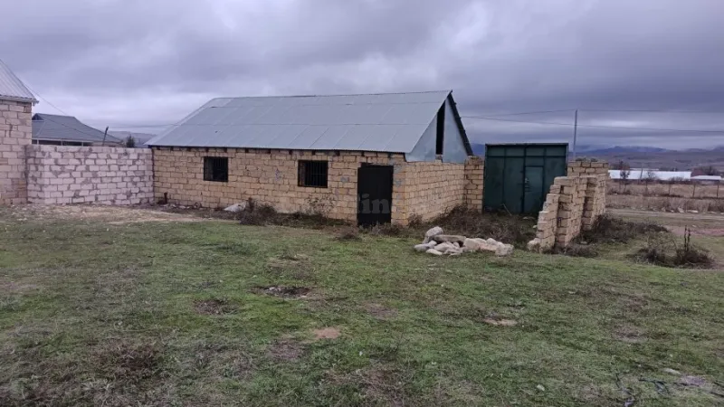 Torpaq Şamaxı Satılır