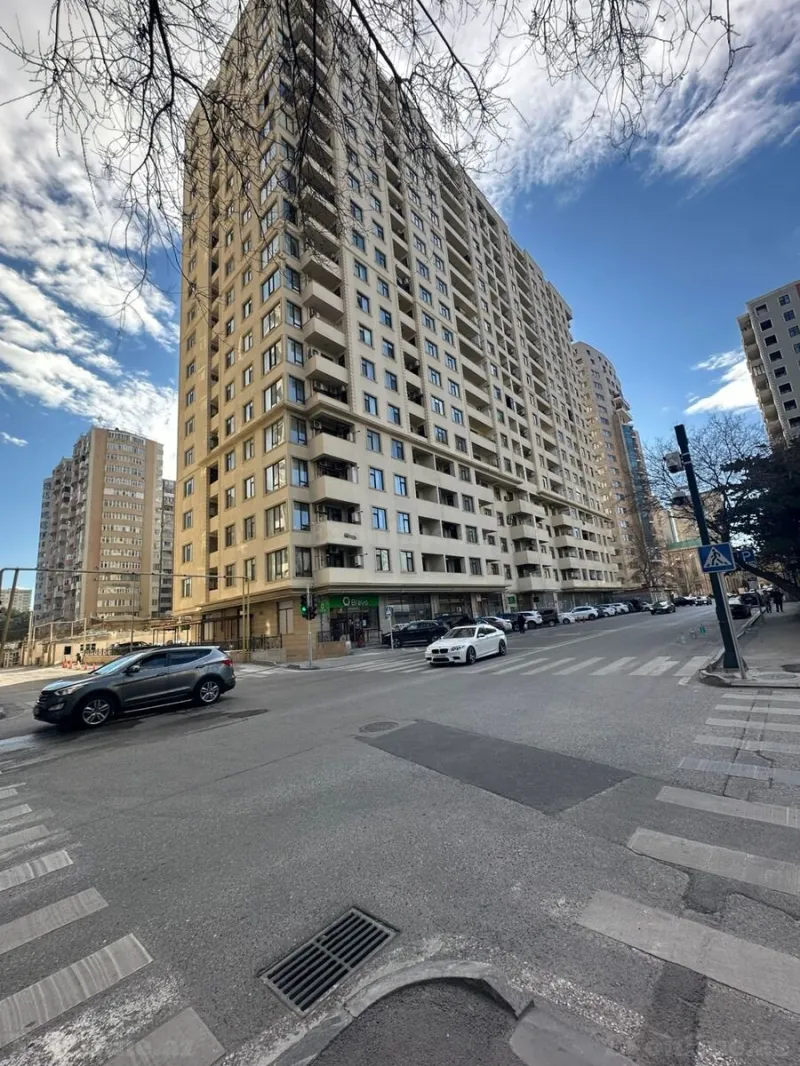 Satılır 4 otaqlı Mənzil Yeni tikili 172 m² Nəsimi r. - şəkil 2