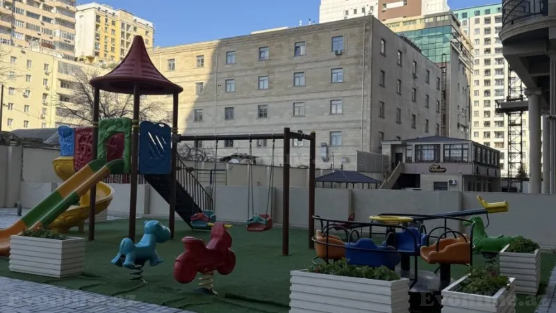 Satılır 4 otaqlı Mənzil Yeni tikili 175 m² Nəsimi r. - şəkil 4