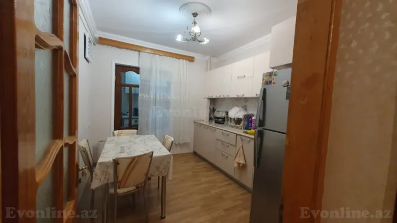 Satılır 3 otaqlı Mənzil Köhnə tikili 70 m² Xalqlar Dostluğu m.