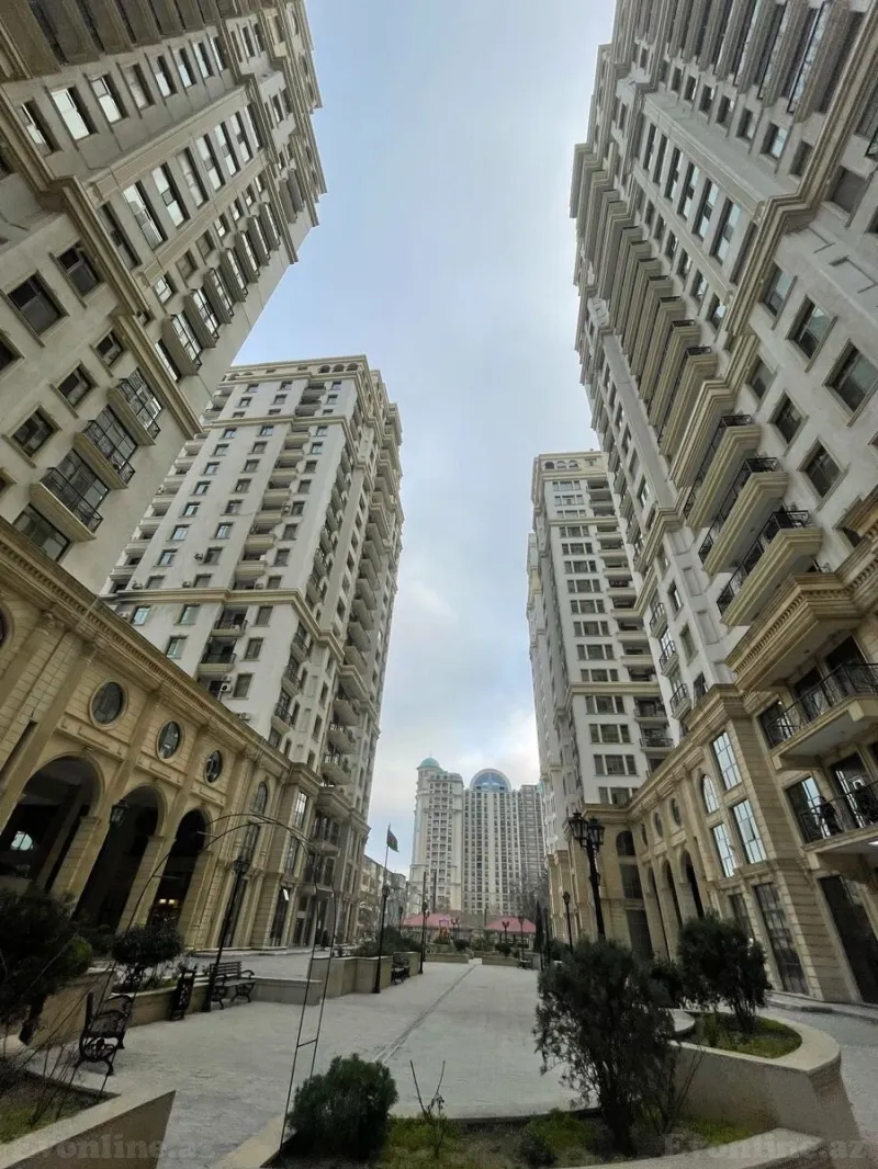 Kirayə verilir 3 otaqlı Mənzil Yeni tikili 170 m² Elmlər Akademiyası m.