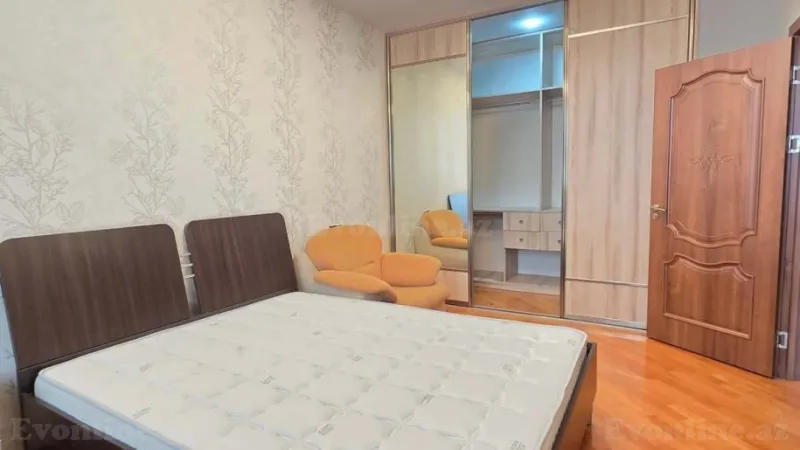 Satılır 3 otaqlı Mənzil Yeni tikili 80 m² 8 Noyabr m.