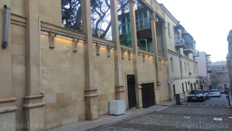 Bakı, Səbail r., İçərişəhər m.da 2 otaqlı mənzil satılır