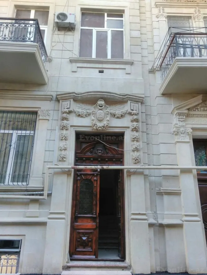 Satılır 3 otaqlı Mənzil Köhnə tikili 80 m² Sahil m.