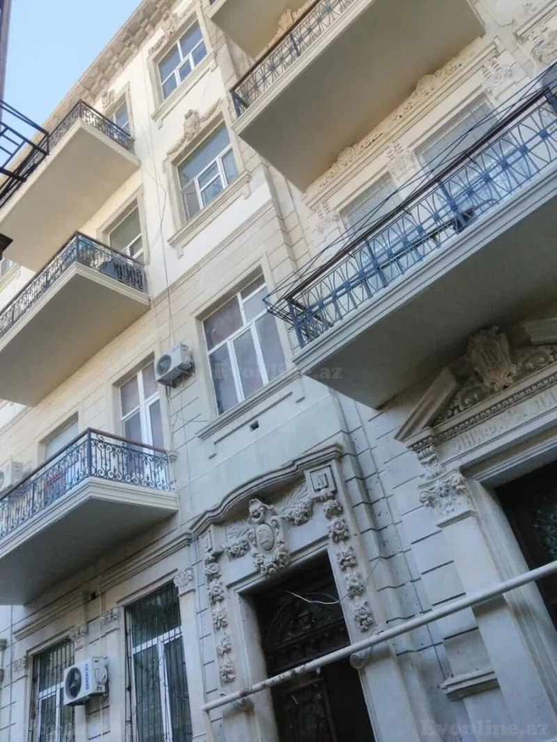 Satılır 3 otaqlı Mənzil Köhnə tikili 80 m² Sahil m. - şəkil 2