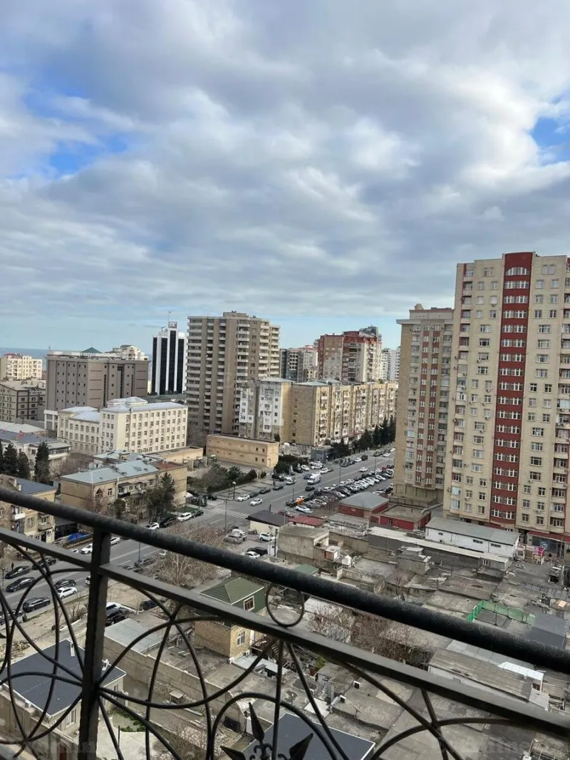 Kirayə verilir 3 otaqlı Mənzil Yeni tikili 163 m² Elmlər Akademiyası m.