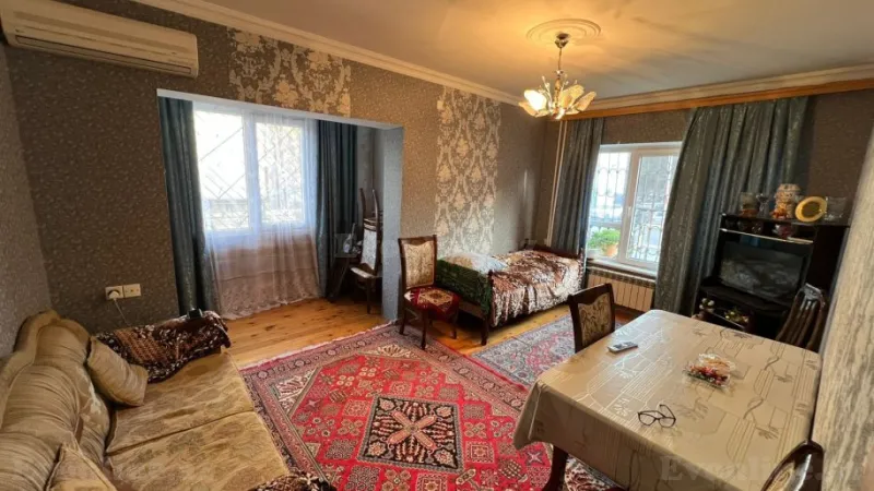 Bakı, Binəqədi r., Dərnəgül m., 7-ci mikrorayonda 2 otaqlı mənzil satılır