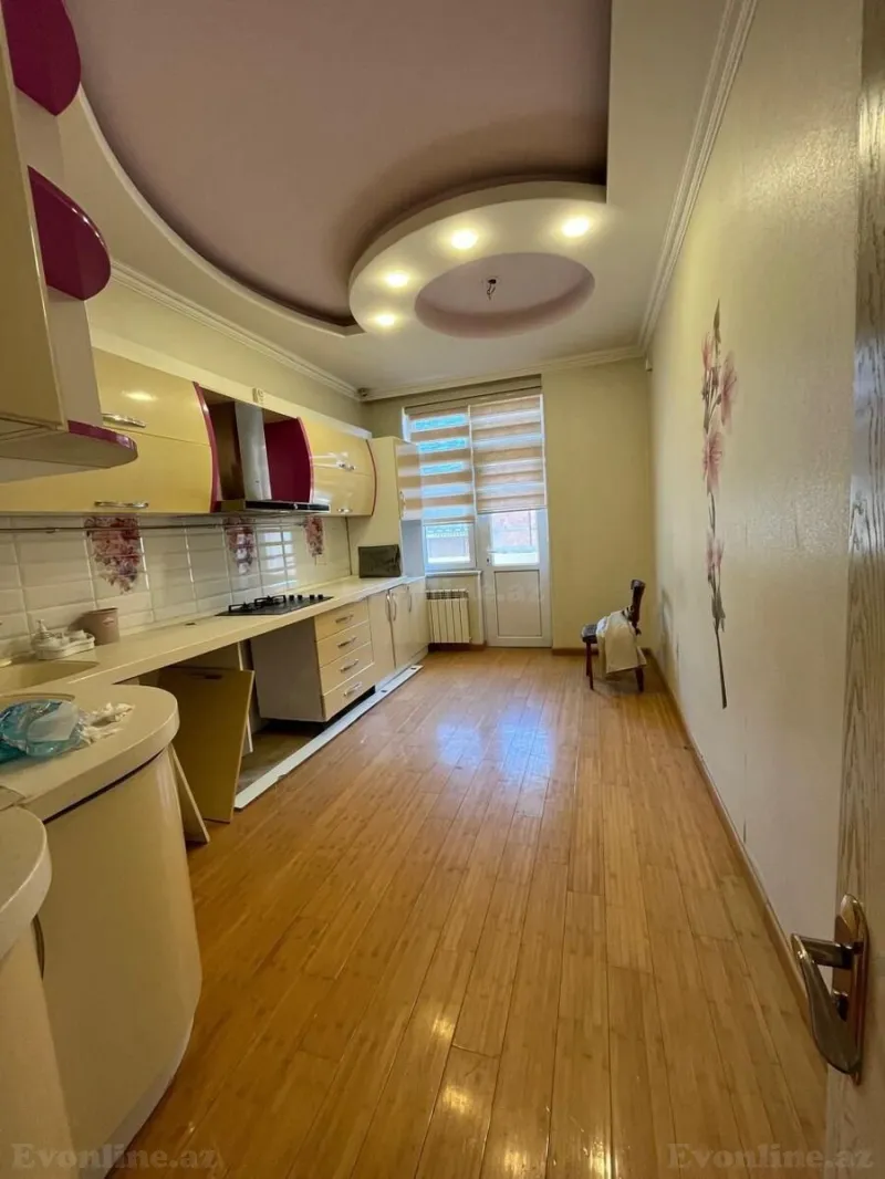 Satılır 3 otaqlı Mənzil Yeni tikili 135 m² 8 Noyabr m.