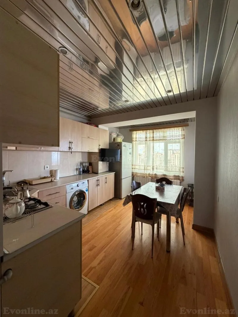 Bakı, Xətai r., Əhmədli m.da 4 otaqlı mənzil satılır