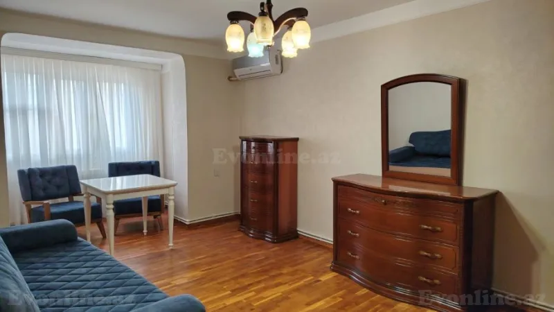 Kirayə verilir 2 otaqlı Mənzil Köhnə tikili 75 m² Yasamal