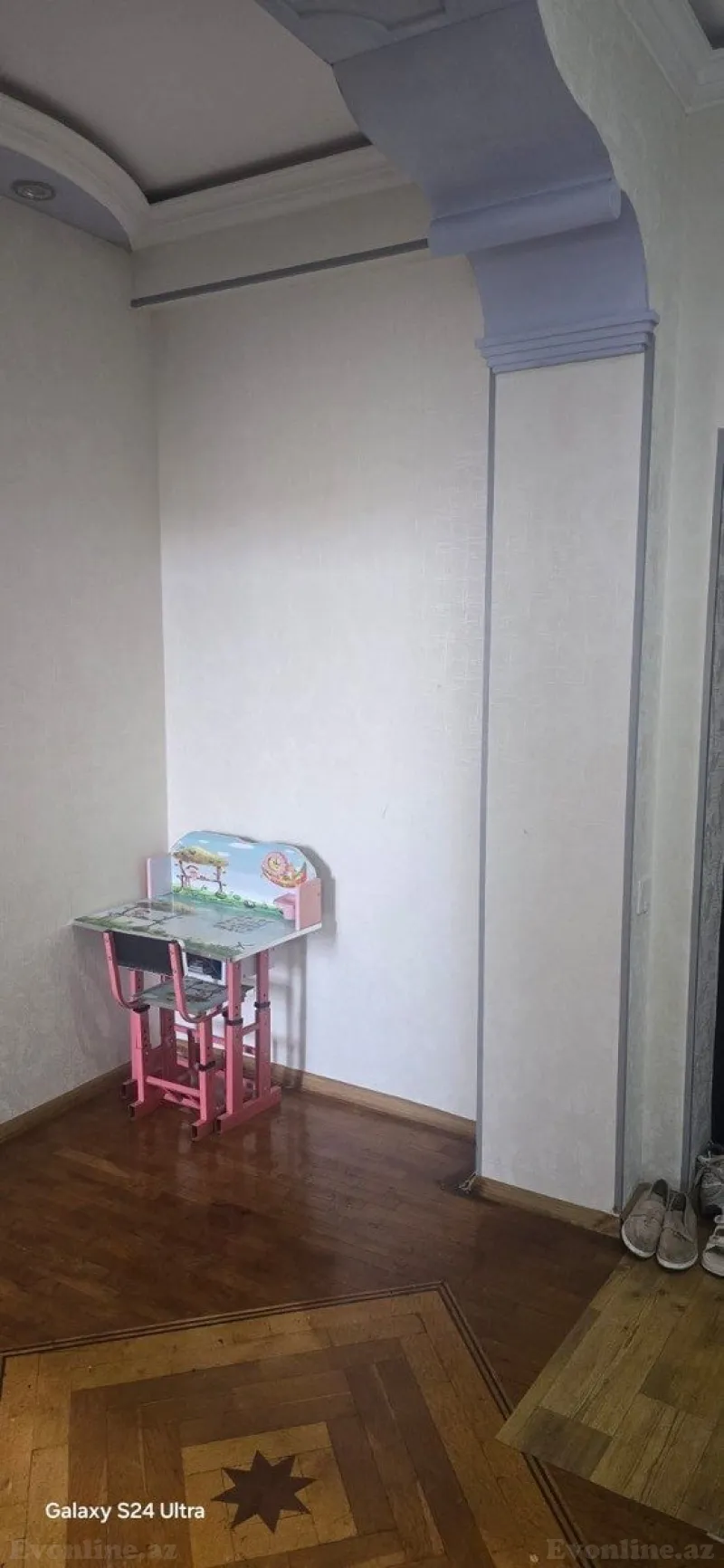 Bakı, Nəsimi r., Memar Əcəmi m., 2-ci mikrorayonda 3 otaqlı mənzil kirayə verilir