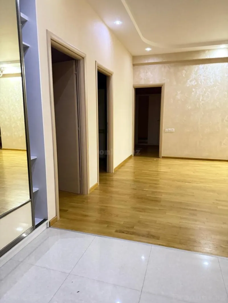 Kirayə verilir 4 otaqlı Mənzil Yeni tikili 190 m² 28 May m. - şəkil 7