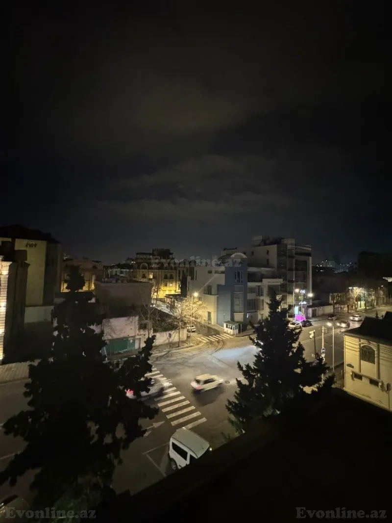 Satılır 3 otaqlı Mənzil Köhnə tikili 90 m² Gənclik m.