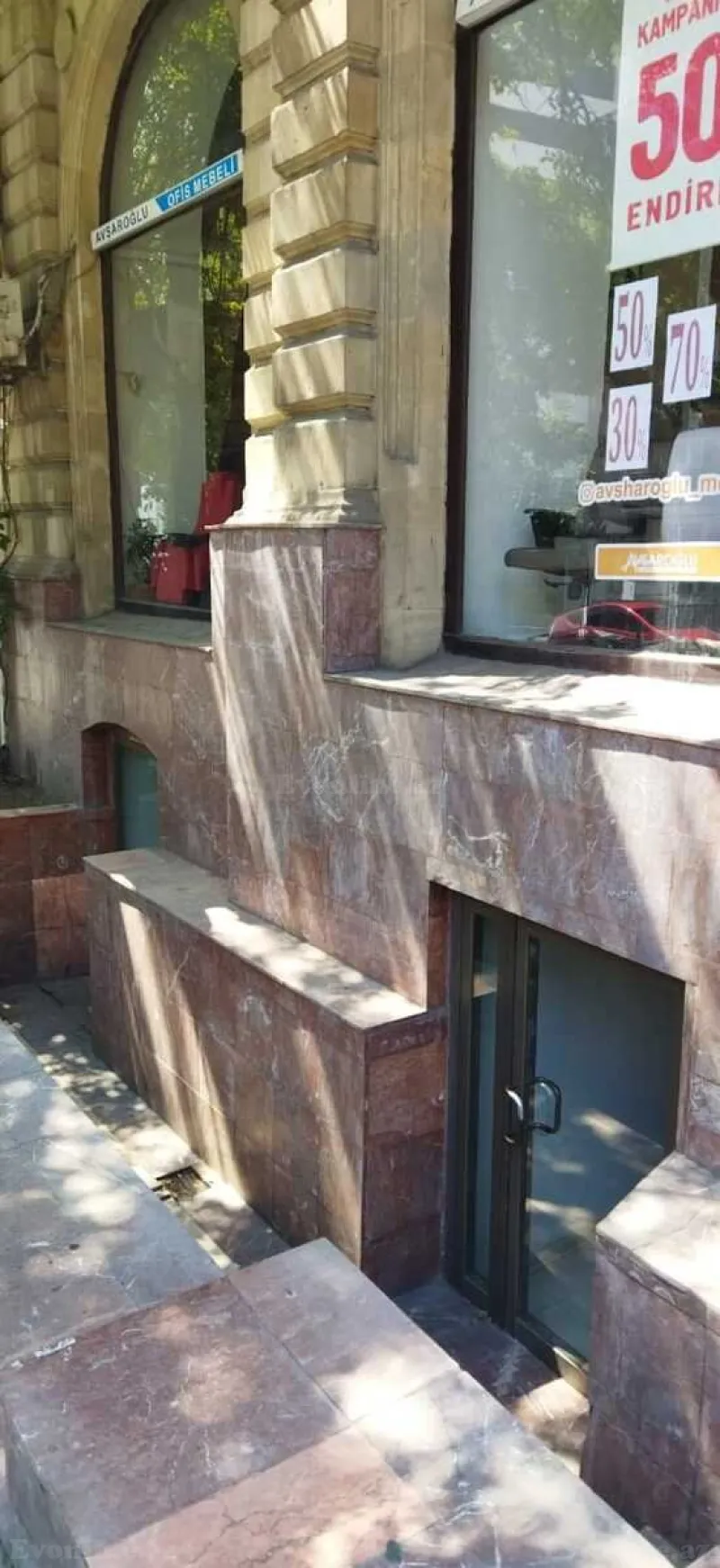 Kirayə verilir Obyekt 170 m² 28 May m.