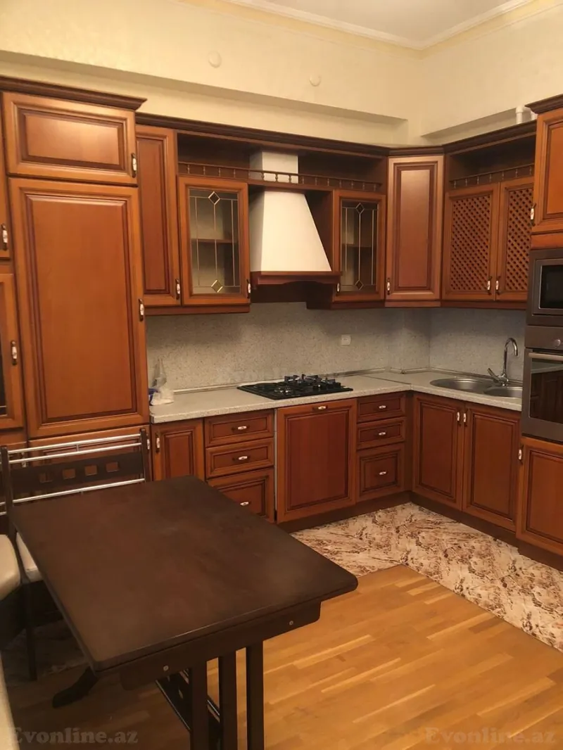 Bakı, Yasamal r., Elmlər Akademiyası m.da 7 otaqlı ofis kirayə verilir