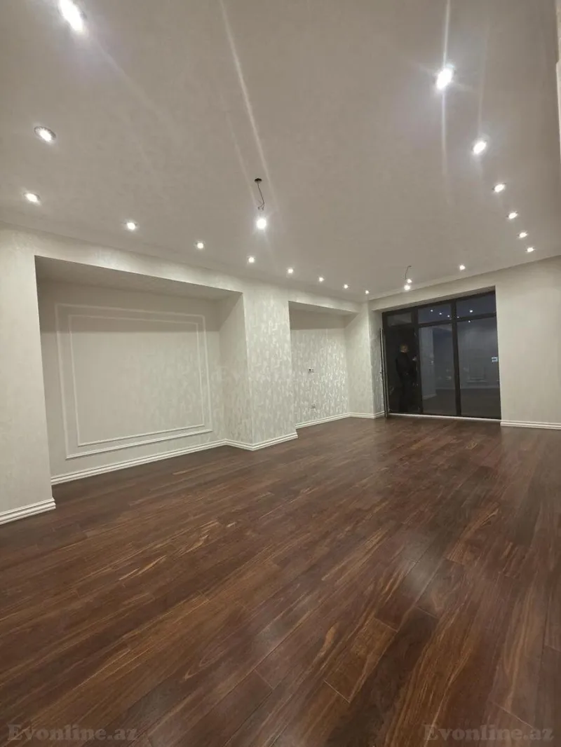 Satılır 4 otaqlı Mənzil Yeni tikili 178 m² 8 Noyabr m.