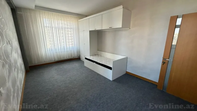 Kirayə verilir 3 otaqlı Mənzil Yeni tikili 131 m² Gənclik m.