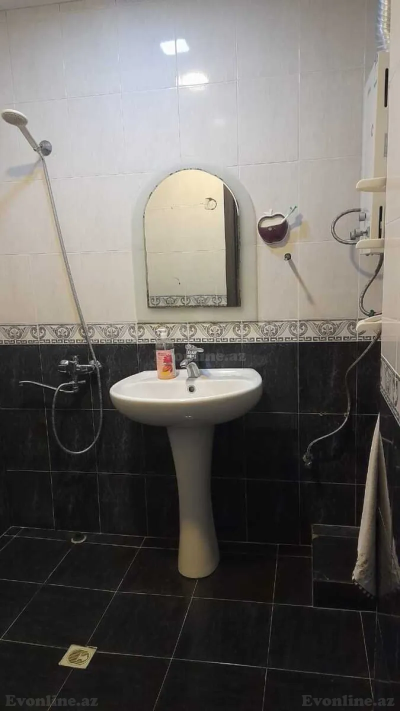 Satılır 4 otaqlı Mənzil Köhnə tikili 100 m² Suraxanı r. - şəkil 13