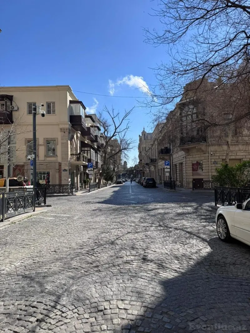 Satılır 2 otaqlı Mənzil Köhnə tikili 55 m² Sahil m. - şəkil 2