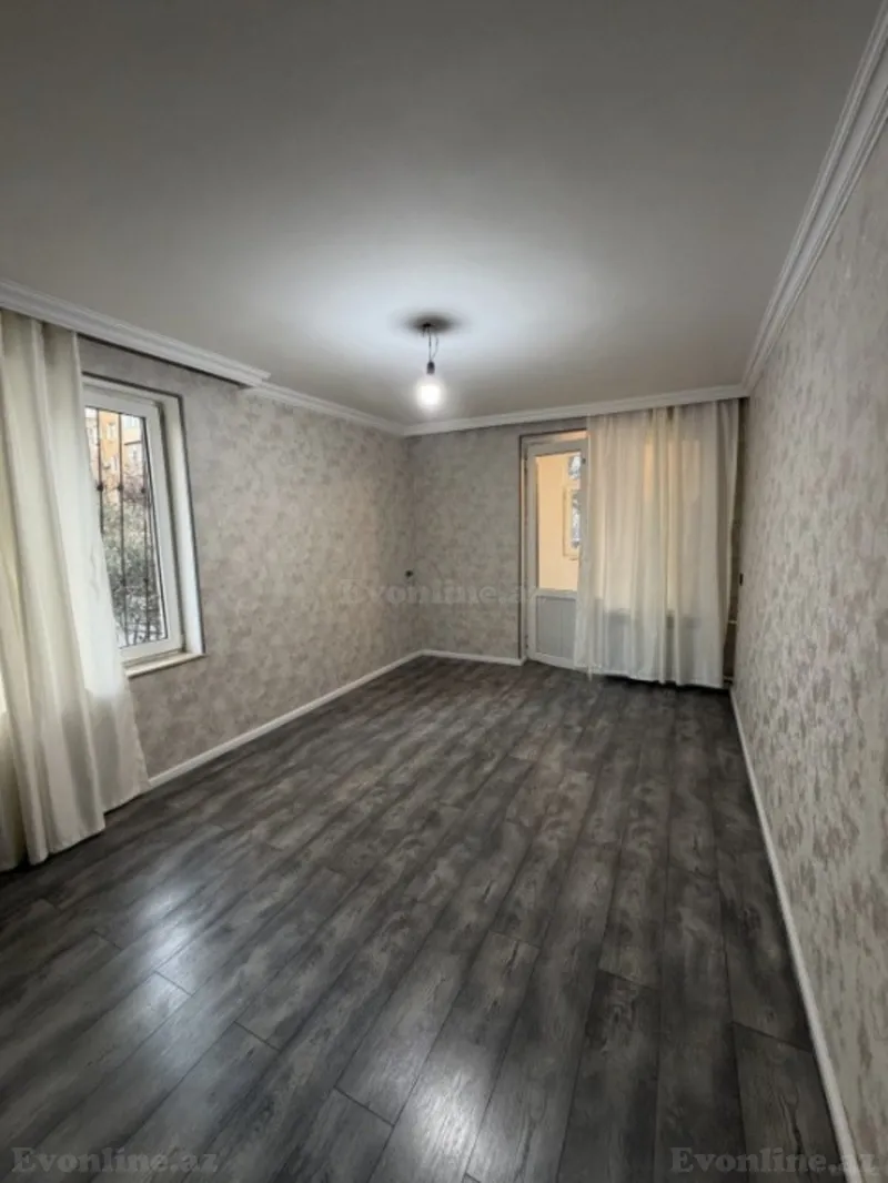 Satılır 2 otaqlı Mənzil Köhnə tikili 40 m² Elmlər Akademiyası m.