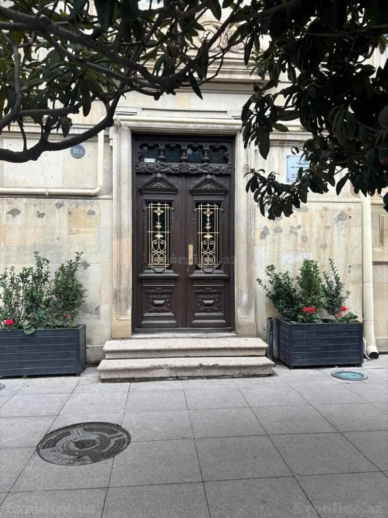 Kirayə verilir Ofis 362 m² İçərişəhər m.