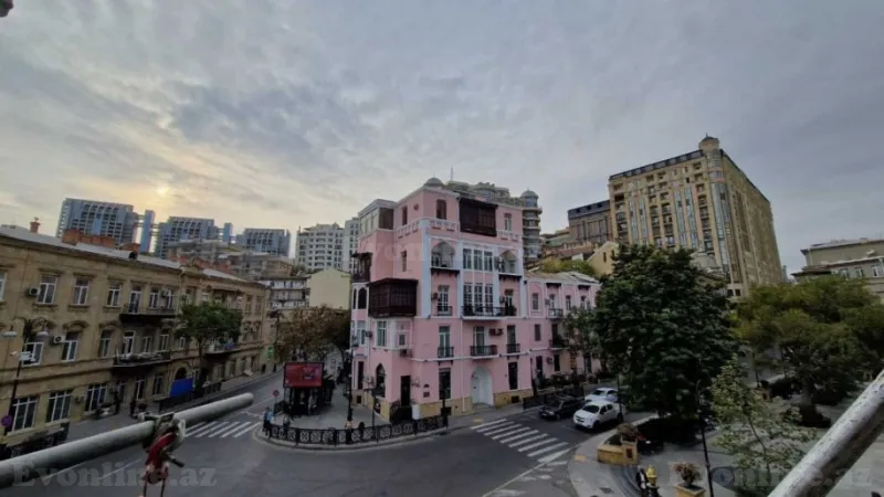 Satılır 3 otaqlı Mənzil Köhnə tikili 80 m² İçərişəhər m. - şəkil 3