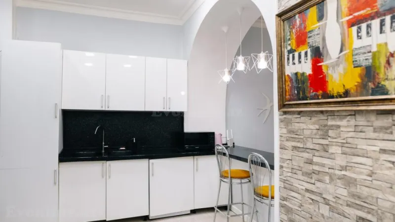 Kirayə verilir 2 otaqlı Mənzil Köhnə tikili 50 m² Sahil m. - şəkil 4