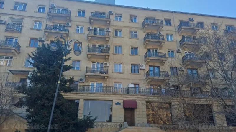 Bakı, Səbail r., İçərişəhər m.da 2 otaqlı mənzil kirayə verilir