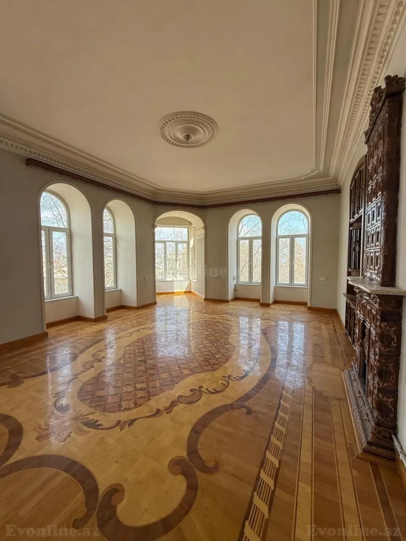 Bakı, Səbail r.da 4 otaqlı mənzil satılır