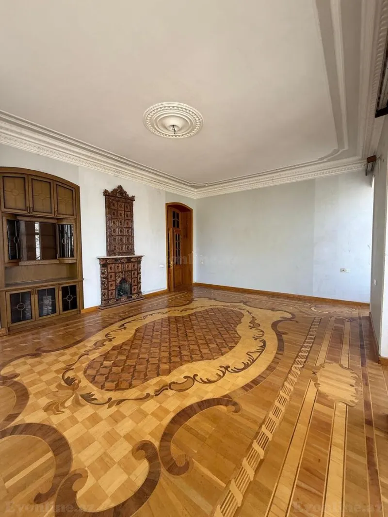 Satılır 4 otaqlı Mənzil Köhnə tikili 180 m² Səbail r. - şəkil 2