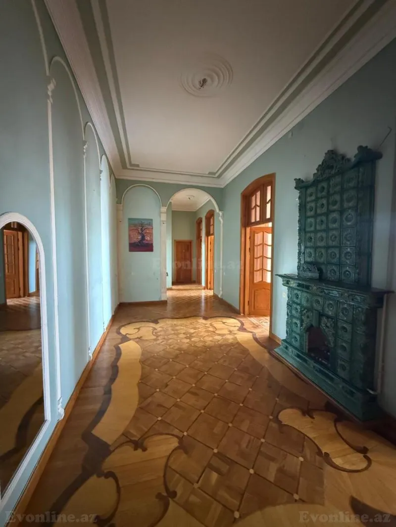 Satılır 4 otaqlı Mənzil Köhnə tikili 180 m² Səbail r. - şəkil 5