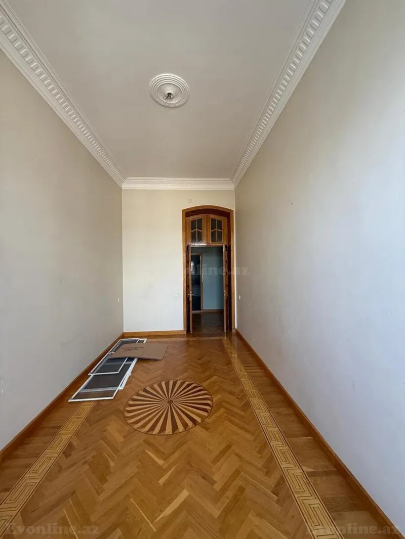 Satılır 4 otaqlı Mənzil Köhnə tikili 180 m² Səbail r. - şəkil 7