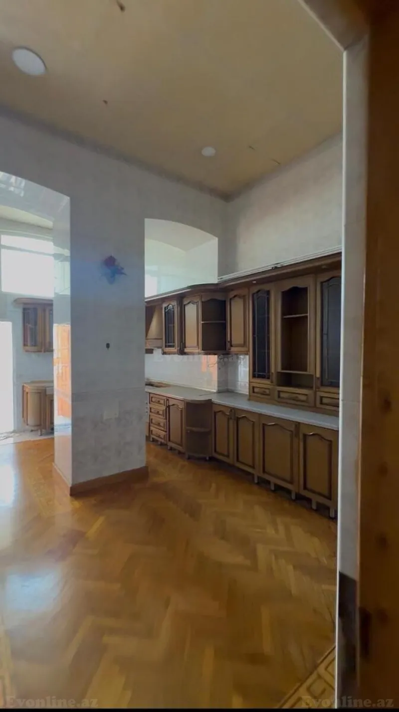 Satılır 4 otaqlı Mənzil Köhnə tikili 180 m² Səbail r. - şəkil 8