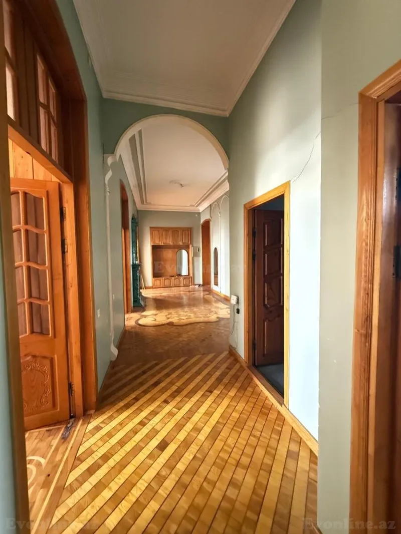 Satılır 4 otaqlı Mənzil Köhnə tikili 180 m² Səbail r. - şəkil 9