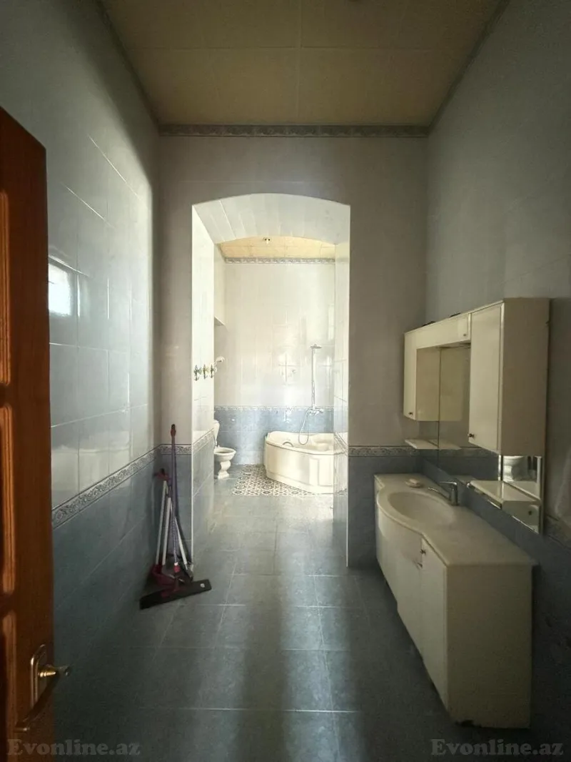 Satılır 4 otaqlı Mənzil Köhnə tikili 180 m² Səbail r. - şəkil 12