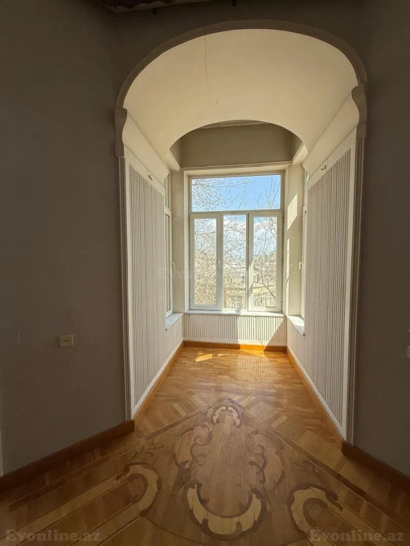 Satılır 4 otaqlı Mənzil Köhnə tikili 180 m² Səbail r. - şəkil 13