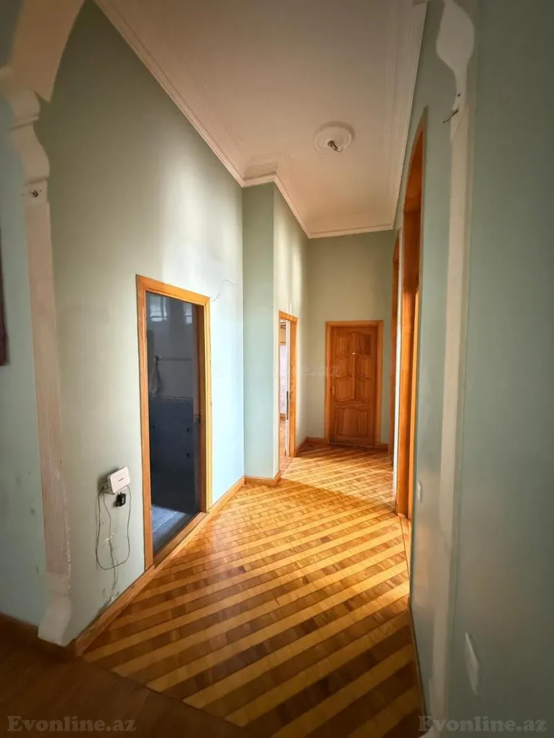 Satılır 4 otaqlı Mənzil Köhnə tikili 180 m² Səbail r. - şəkil 14