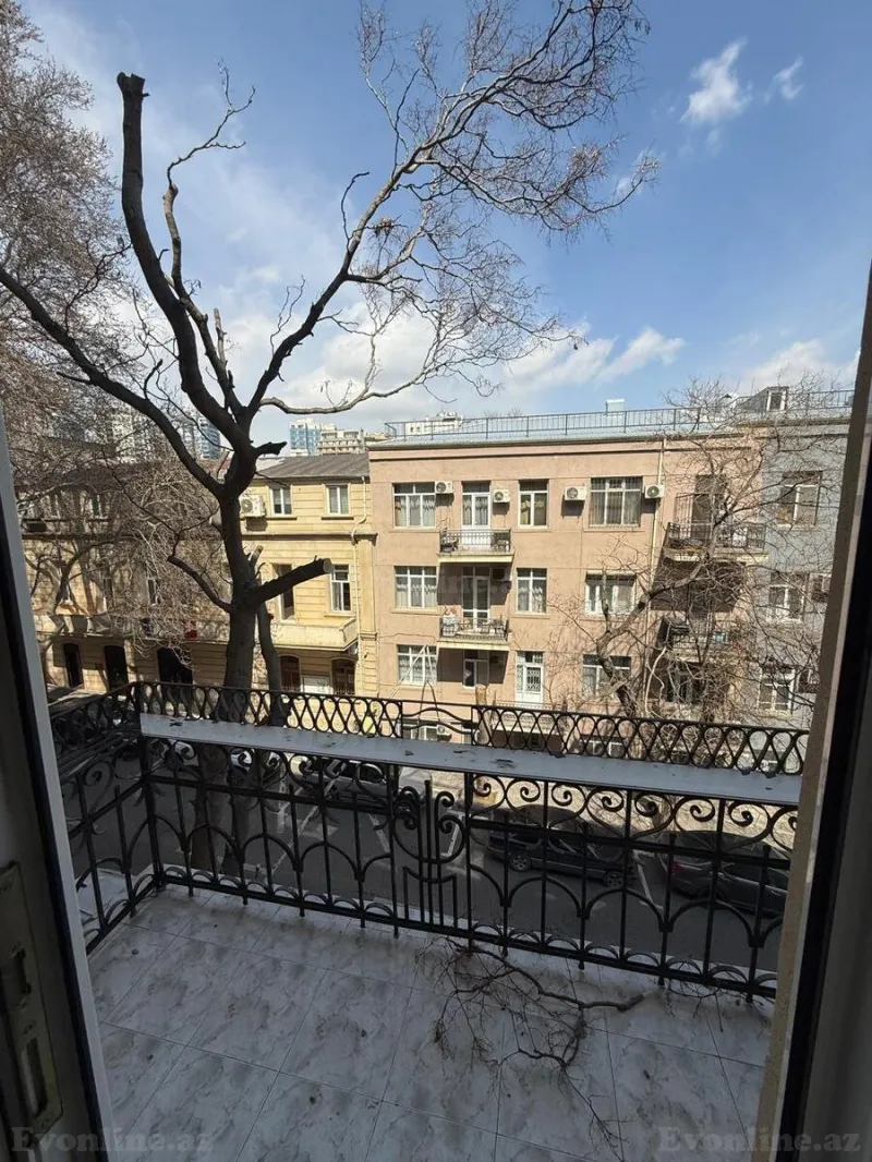 Satılır 4 otaqlı Mənzil Köhnə tikili 180 m² Səbail r. - şəkil 15